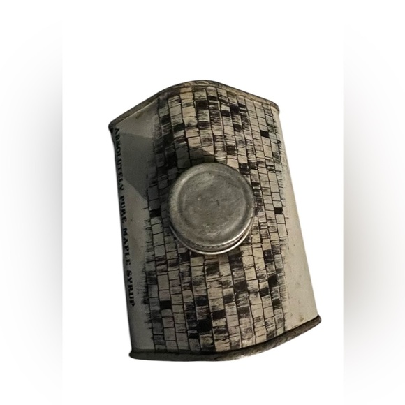 Vintage Maple Syrup Tin with Cabin Design - Picture 4 of 4